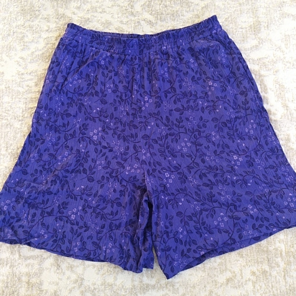 Vtg. Kathie Lee Woman Floral Crinkled Shorts Plus 18/20W Purple